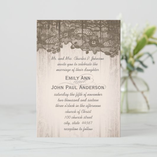 Romantisches Barnholz und Spitzen Elegante Hochzei Einladung (Stehend Vorderseite)