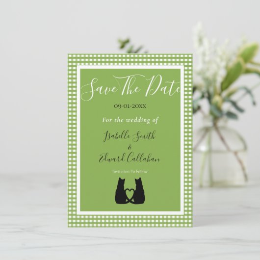Romantisches Black Cat Couple Green Gingham Patter Save The Date (Stehend Vorderseite)
