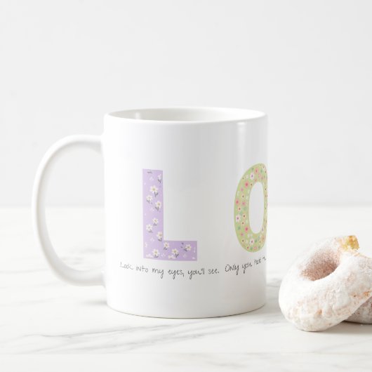 Romantisches Blumen-LOVE-Initial-Akrostichon-Desig Kaffeetasse (Mit Donut)