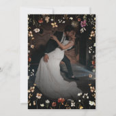 Romantisches Boho Wildblume Garden Foto Dark Weddi Einladung (Rückseite)