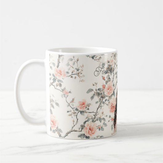 Romantisches braunhaariges Mädchen mit Hut Pfirsic Kaffeetasse (Links)