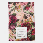 Romantisches Chrysanthemum auf Gossamer Pink Geschirrtuch (Vertikal)