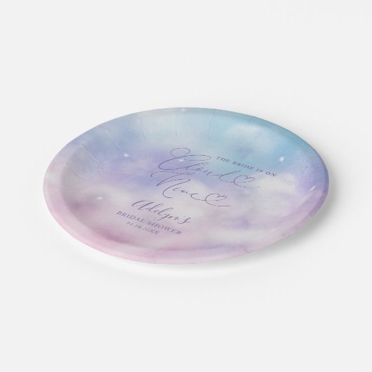 Romantisches Cloud Nine-Brautparty Pappteller (Schrägansicht)