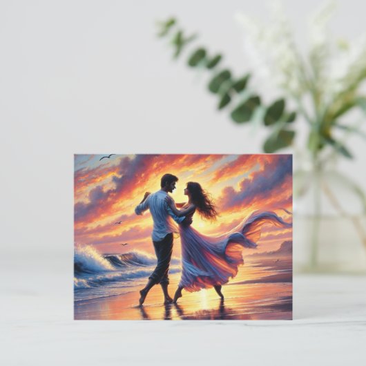 Romantisches Couple Dancing am Strand Postkarte (Stehend Vorderseite)