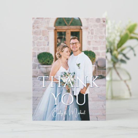 Romantisches Dusty Blue Floral Foto Hochzeit Dankeskarte (Stehend Vorderseite)