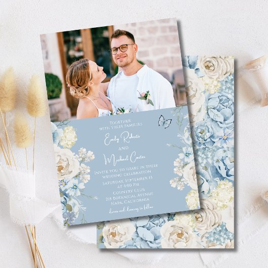 Romantisches Dusty Blue Floral Foto Hochzeit Einladung