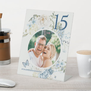 Romantisches Dusty Blue Floral Wedding Foto Sockelschild