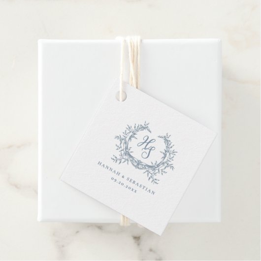 Romantisches Dusty Blue Monogram Wappen Wedding Geschenkanhänger (Beispiel)