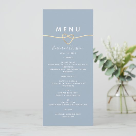 Romantisches Dusty Blue Wedding Menu Menükarte (Stehend Vorderseite)