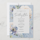 Romantisches Etwas Blue Floral Brautparty Einladung (Vorderseite)