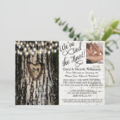 Romantisches Foto Lights & Tree Post Hochzeitsfeie Einladung (Stehend Vorderseite)