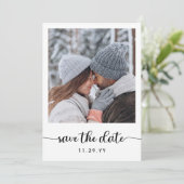 Romantisches Foto Schwarze Kalligrafie Save the Da Date (Stehend Vorderseite)
