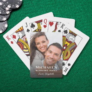 Romantisches Gewinnerhand-Foto Spielkarten