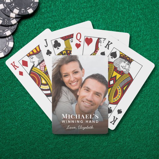 Romantisches Gewinnerhand-Foto Spielkarten
