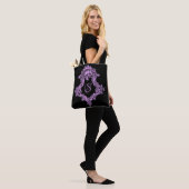 Romantisches Goth-Pink-Monogramm Tasche (Am Model)