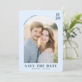 Romantisches hellblaues minimalistisches Foto Save The Date (Stehend Vorderseite)