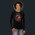 Romantisches Hochzeitscoupel Langschläfer Shirt<br><div class="desc">Feiern Sie Liebe mit Komfort und Stil. Dieses Bella Leinwand Tri-Blend Long Sleeve Shirt besticht durch ein exklusives romantisches Design eines Hochzeitszimmers, das von fett gerahmten Blumenelementen und klassischen Hochzeitsringen in einer atemberaubenden Darstellung im Vektorstil ist. Dieser lange Ärmel-Tee aus ultra-weichem, leichtem Stoff fühlt sich so gut an, wie er...</div>