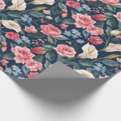 Romantisches marineblaues Blumenmuster Geschenkpapier (Ecke)