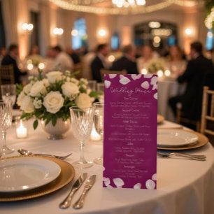Romantisches Menu mit rosa Blütenblättern für die  Menükarte