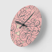 Romantisches Muster mit Herzen und Vögeln Runde Wanduhr (Winkel)