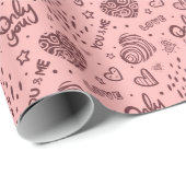 Romantisches Muster nur Sie. Dunkelrosa auf rosa Geschenkpapier (Rolleneckpunkt)