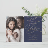 Romantisches Navy-Kalligrafie-Foto Save The Date (Stehend Vorderseite)