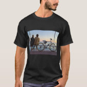 Romantisches Paar am Meer T-Shirt (Vorderseite)
