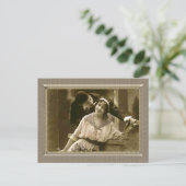 Romantisches Paar - flüstern in ihr Ohr Postkarte (Stehend Vorderseite)