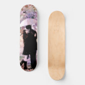 Romantisches Paar in Liebe Küssen im Regen Skateboard (Vorderseite)