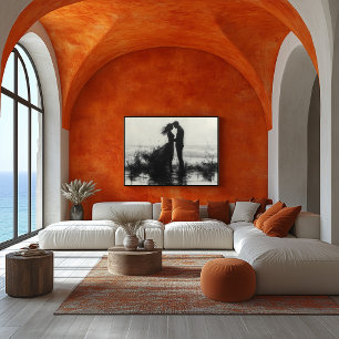 Romantisches Paar küsst sich bei Spritzern am Meer Poster