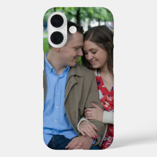 Romantisches Paar Nah zusammensitzen iPhone 16 Hülle