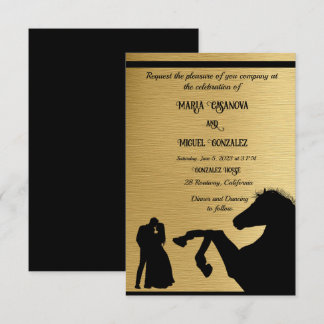 Romantisches Paar und schwarze Pferde Liebe ist in