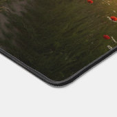 Romantisches Paar Wandern im Sommer Wiese Schreibtischunterlage (Ecke)