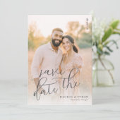 Romantisches Pfirsich-Warmes Foto Save The Date (Stehend Vorderseite)