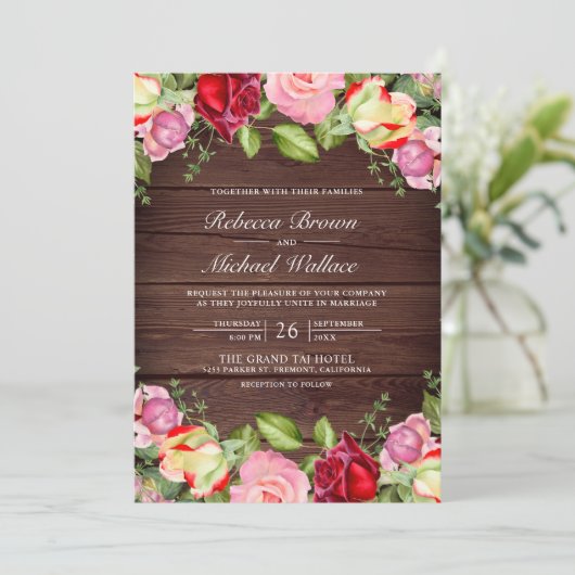 Romantisches Rosa und Rote Rosen QR Code Holzhochz Einladung (Stehend Vorderseite)