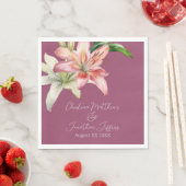 Romantisches Rosa und Weiße Lilien auf Fuchsia Serviette (Beispiel)