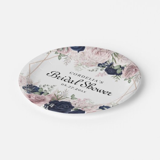 Romantisches Rosenrosen-Brautparty Pappteller (Schrägansicht)