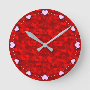 Romantisches Rot Liebesherzen Texturmuster Runde Wanduhr