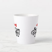 Romantisches Rotes Herz Valentinstag Design Milchtasse (Vorderseite)