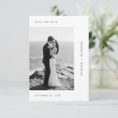 Romantisches Schwarz-Weiß-Hochzeitsfoto Save The Date (Stehend Vorderseite)