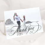 Romantisches Schwarzes Foto bei Hochzeiten Dankeskarte<br><div class="desc">Diese Hochzeit gefaltet danke Karte zeigt elegante und romantische kalligraphische Schrift mit individuellem Text innen. Ideal für Hochzeiten,  Geburtstage,  Abschlüsse und andere Veranstaltungen. Für eine weiter gehende Anpassung dieses Designs klicken Sie bitte auf den BUTTON BLAU DESIGN TOOL oben!</div>