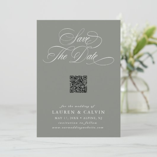 Romantisches Script QR Code Sage Green Save The Date (Stehend Vorderseite)