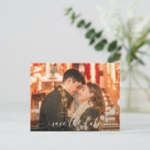 Romantisches Script Wedding Foto Save the Date Ankündigungspostkarte (Stehend Vorderseite)
