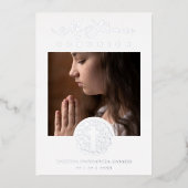 Romantisches Silver Floral Wreath-Foto Folieneinladung (Vorderseite)