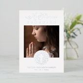 Romantisches Silver Floral Wreath-Foto Folieneinladung (Stehend vorne)