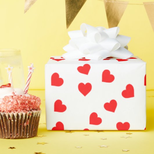 Romantisches, spielerisches rotes Herzmuster Weiß Geschenkpapier (Geburtstagsparty)
