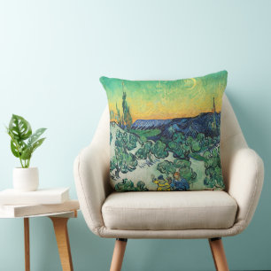 Romantisches Van-Gogh-Paar beim Spaziergang unter Kissen