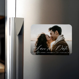 Romantisches Weißkalligraphie-Foto Save the Date Magnet