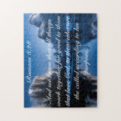 Römer 8:28 Bibelverse Puzzle (Vertikal)