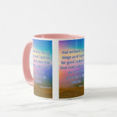 Römer 8:28 KJV Bibelverse Pic Two-Tone Tasse (Vorderseite Links)